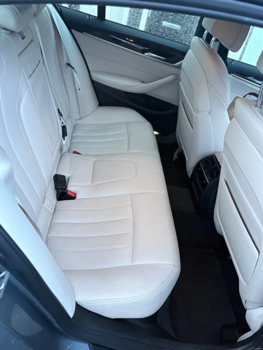 BMW 5-Series 2017 - Image 2