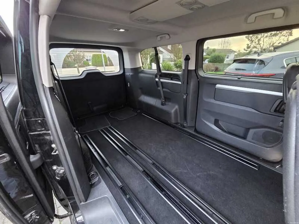 2023 8 Seater Vauxhall Vivaro E-Life - Image 3