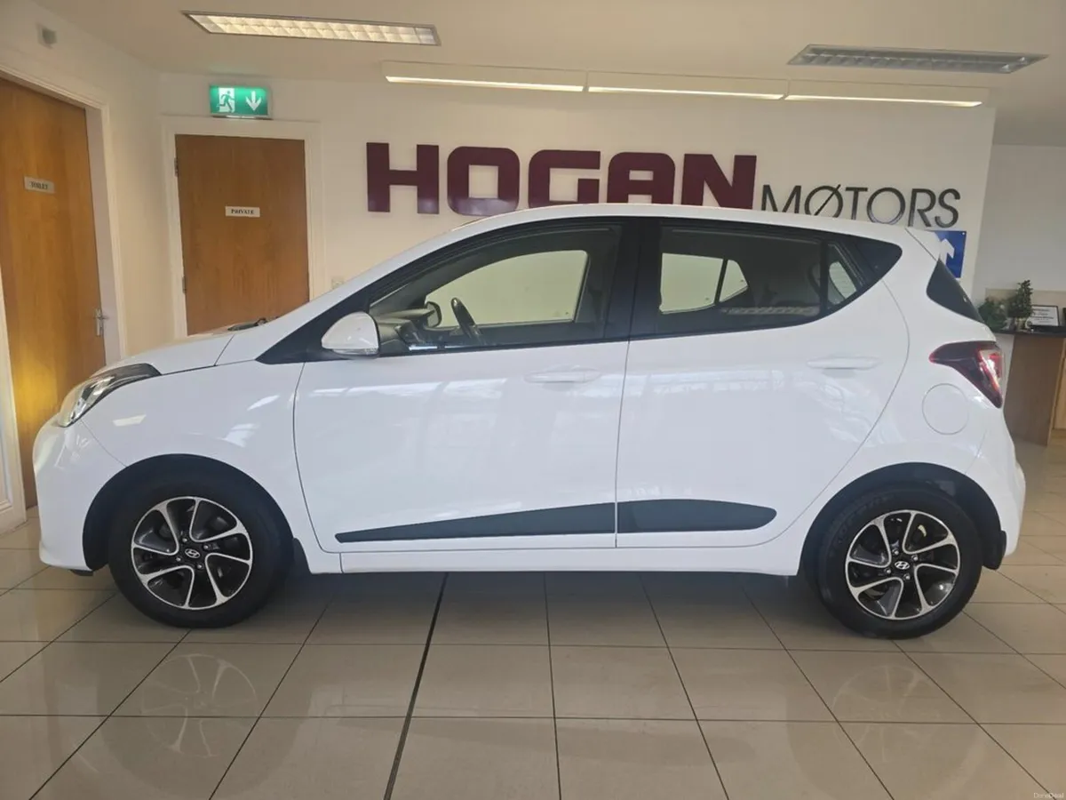Hyundai i10 Deluxe 5DR H/B * High Spec * - Image 4