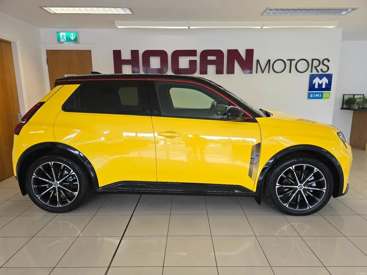 Renault 5 Iconic Five 52kWh 150BHP * Best Range & - Image 3