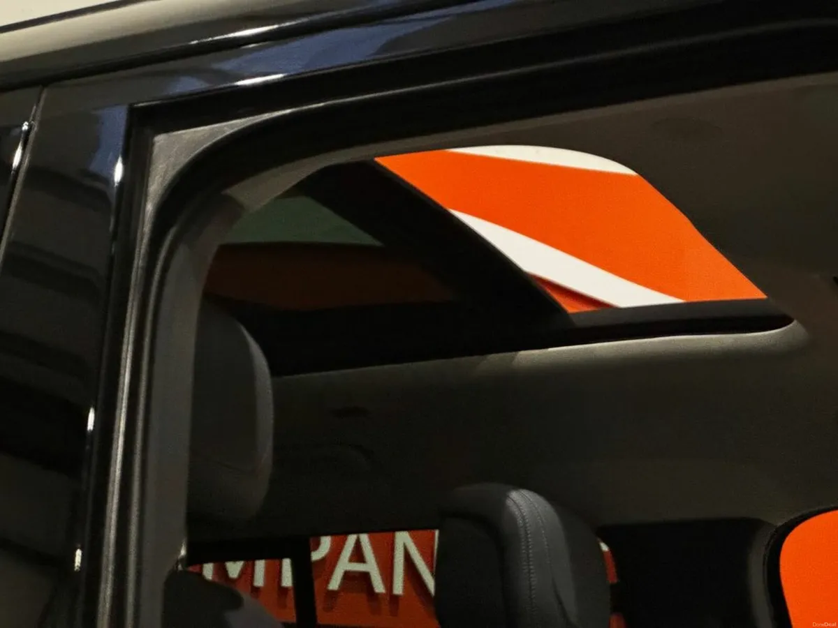 Land Rover Defender 2.0 X-dynam HSE 404PS 5DR Auto - Image 2