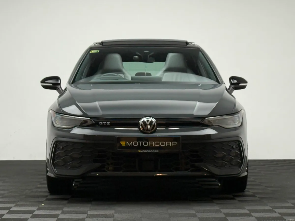 Volkswagen Golf GTE 1.5 PHEV 272HP DSG *PAN ROOF* - Image 2