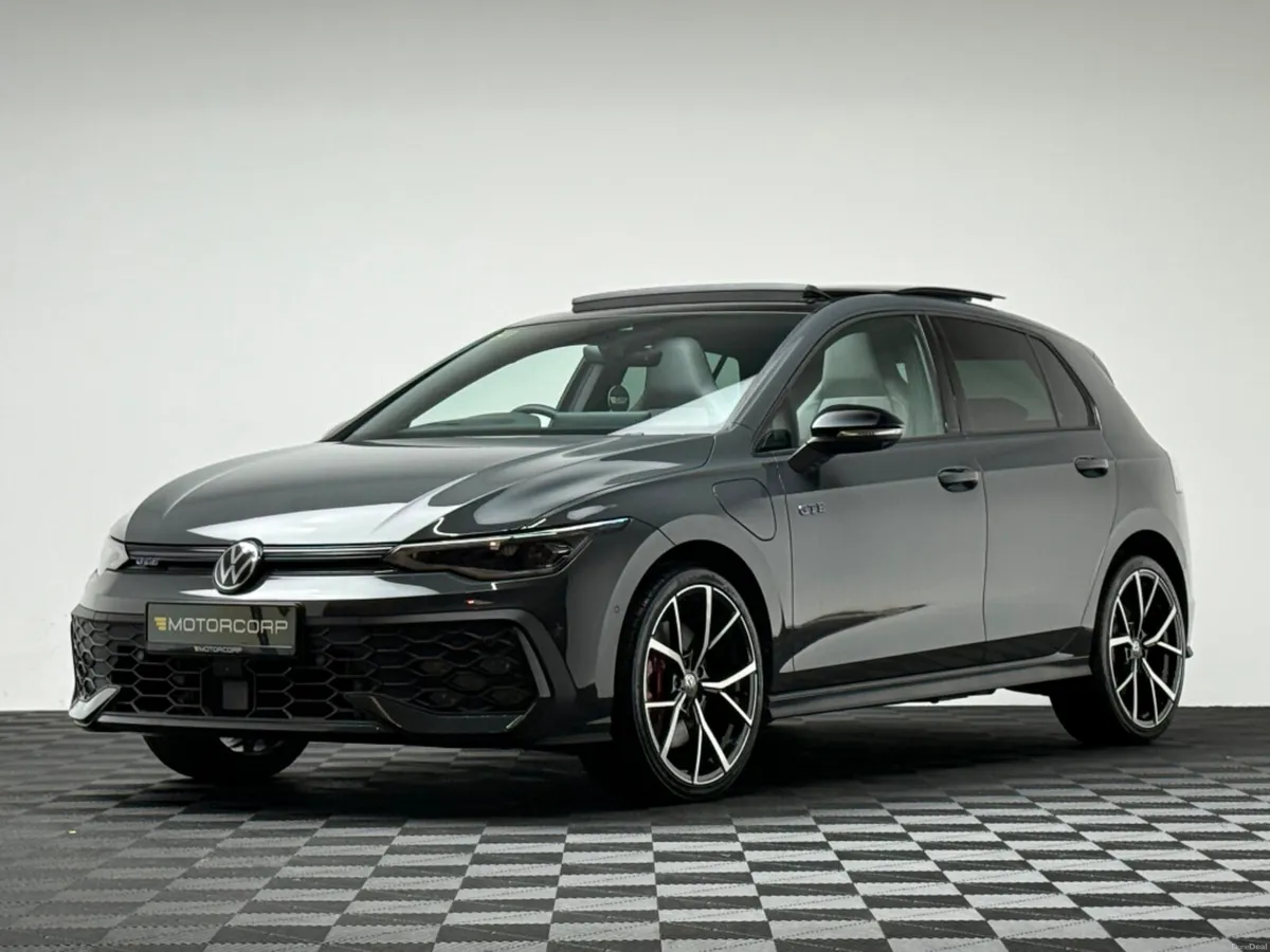 Volkswagen Golf GTE 1.5 PHEV 272HP DSG *PAN ROOF* - Image 3