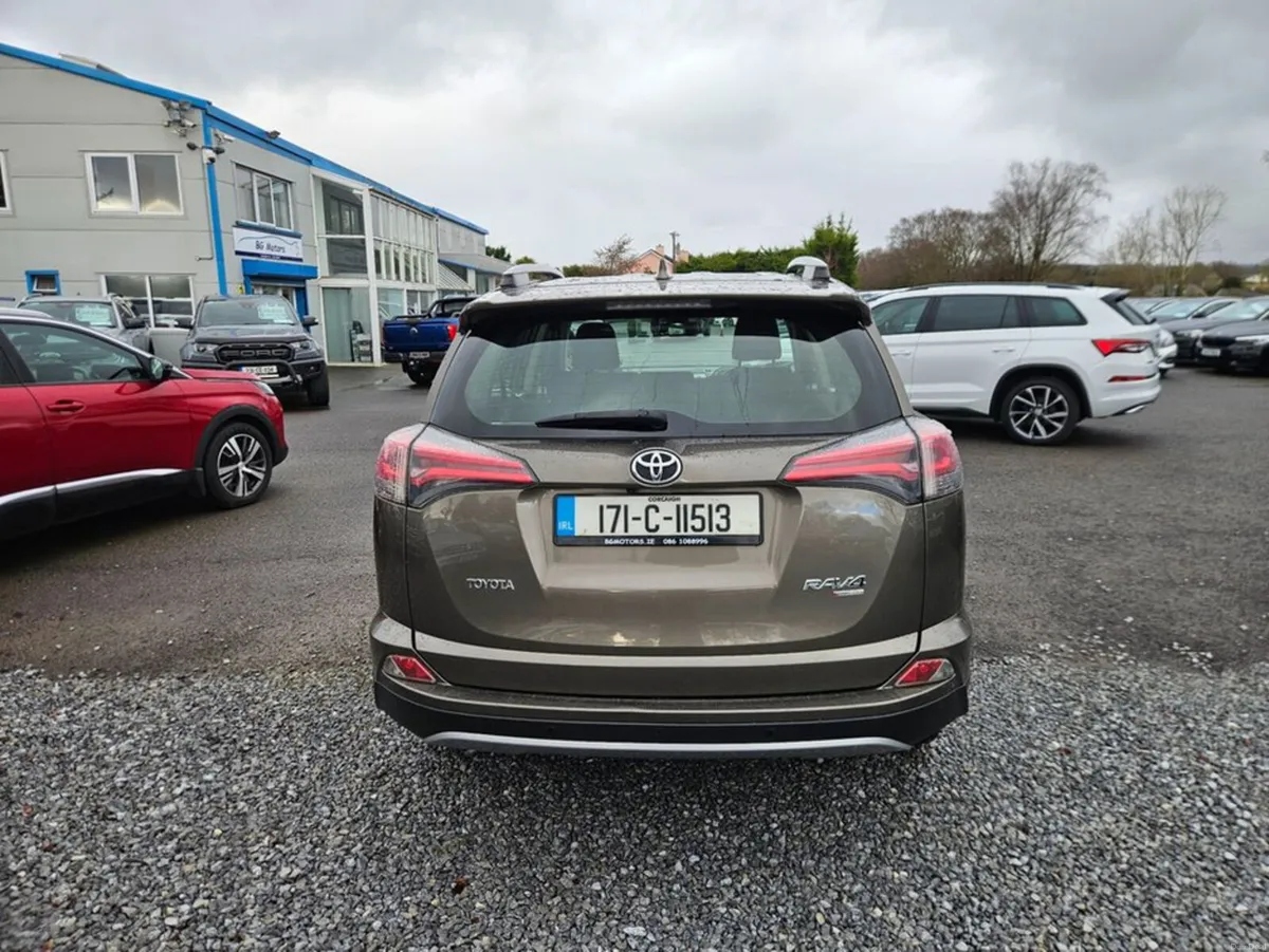 Toyota RAV4 2.0 D4D Luna Sport 4DR - Image 2