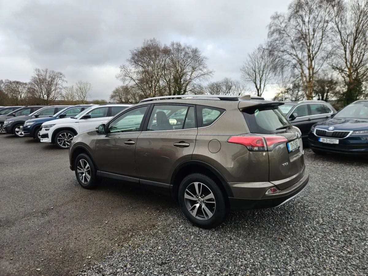 Toyota RAV4 2.0 D4D Luna Sport 4DR - Image 3