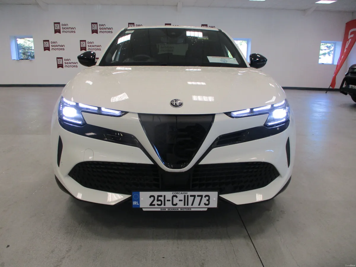 Alfa Romeo Junior SPECIALE EV 156 HP TECHPACK 2025 - Image 4
