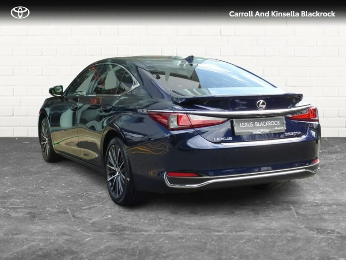 Lexus ES Hybrid Dynamic - Image 4