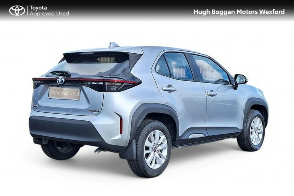 Toyota Yaris Cross LUNA HYBRID SUV - Image 2