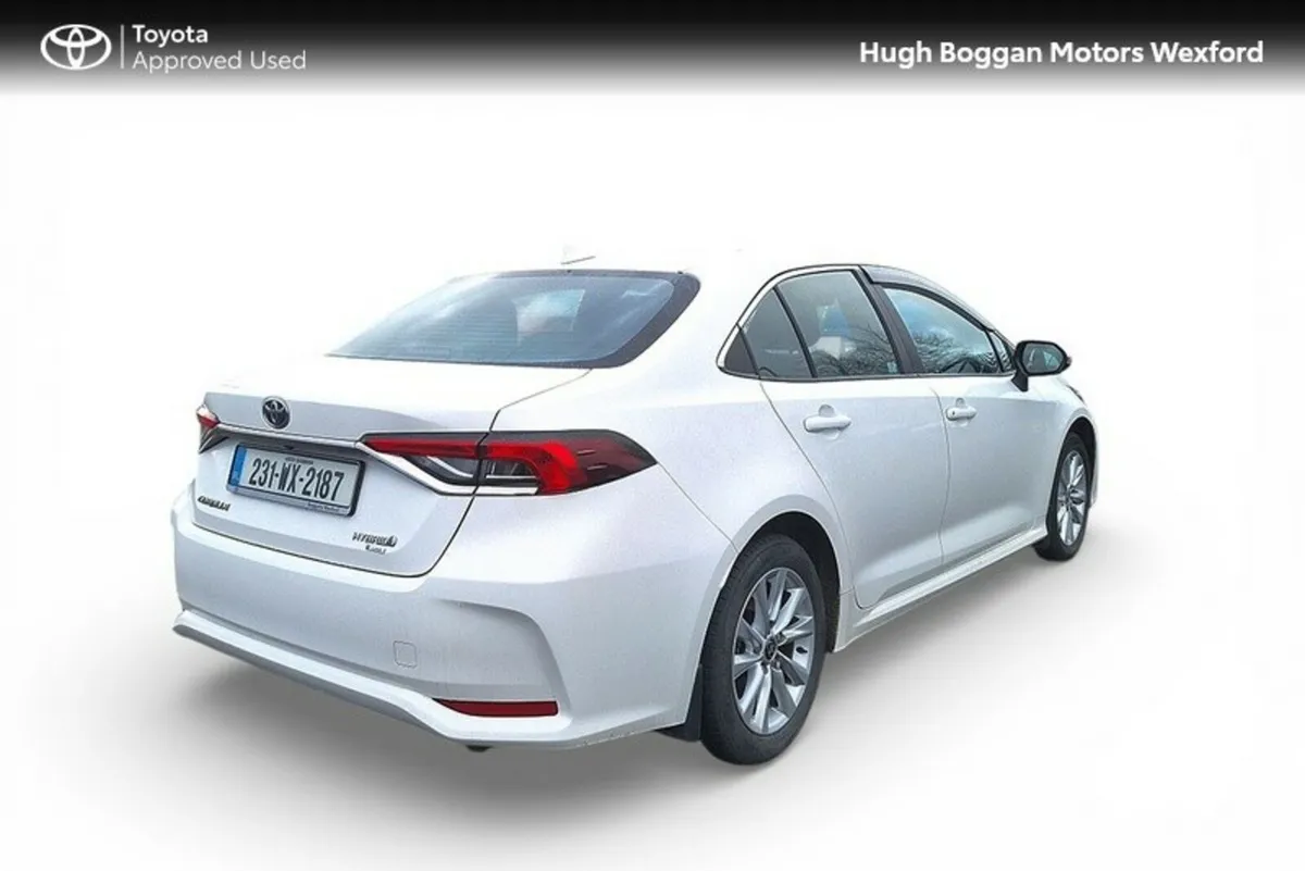 Toyota Corolla LUNA SALOON IN POLAR WHITE - Image 2
