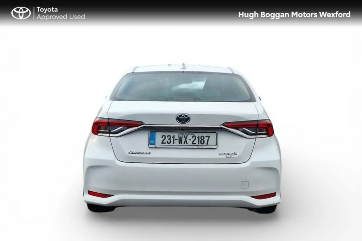 Toyota Corolla LUNA SALOON IN POLAR WHITE - Image 4