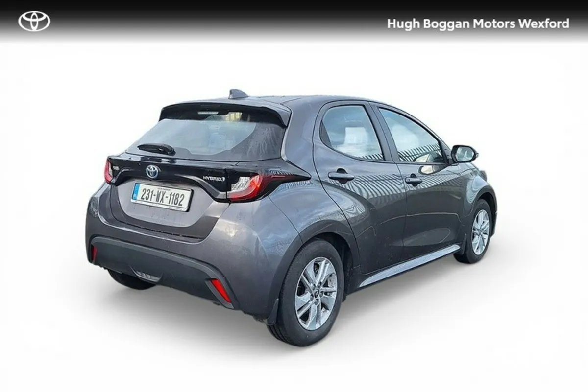 Toyota Yaris HYBRID LUNA,RIDICOUSLY  LOW MILEAGE!! - Image 2