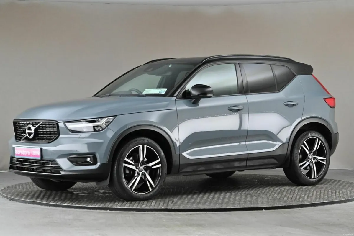 Volvo XC40 2.0 T4 R-DESIGN PRO **LEATHER**BI-TONE - Image 4