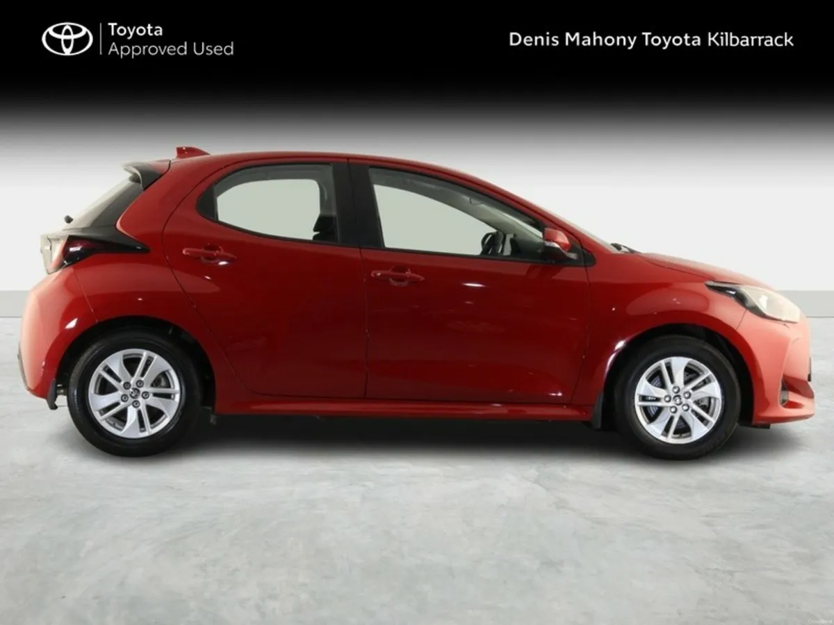 Toyota Yaris 1.5 HYBRID LUNA - Image 3
