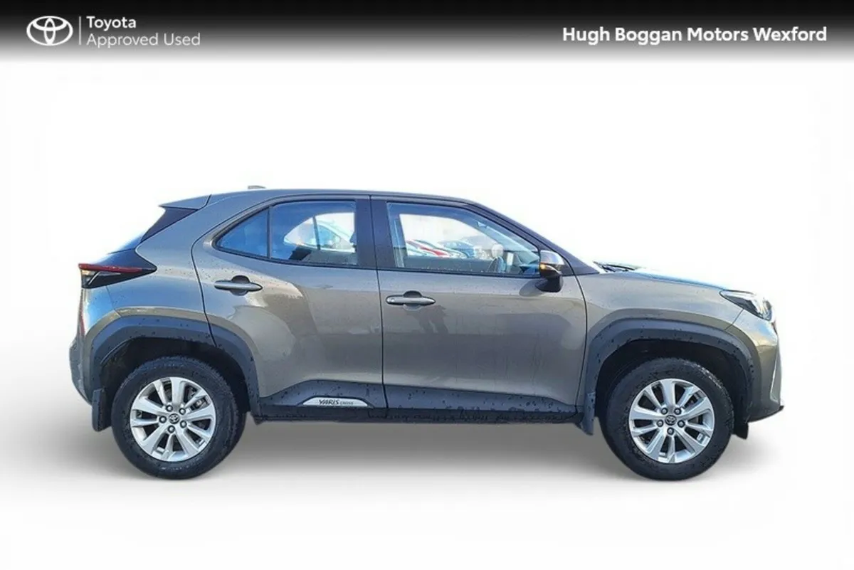 Toyota Yaris Cross LUNA HYBRID, NICE LOW MILEAGE!! - Image 3