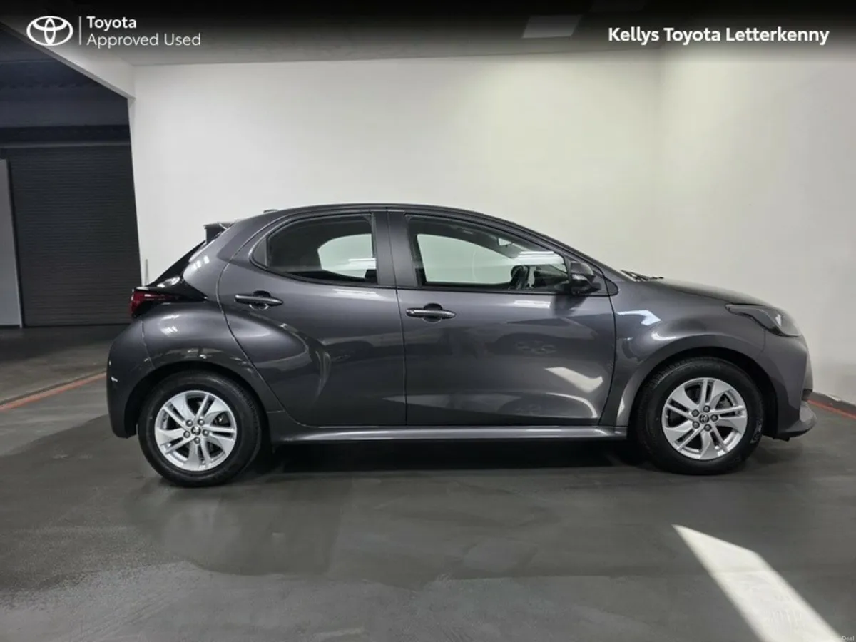 Toyota Yaris YARIS 1.5 HYBRID LUNA - Image 3