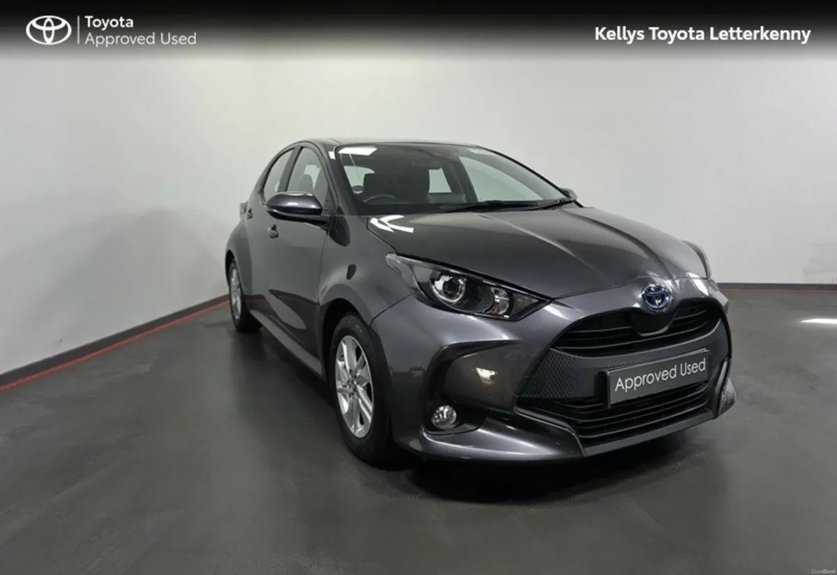 Toyota Yaris YARIS 1.5 HYBRID LUNA - Image 1