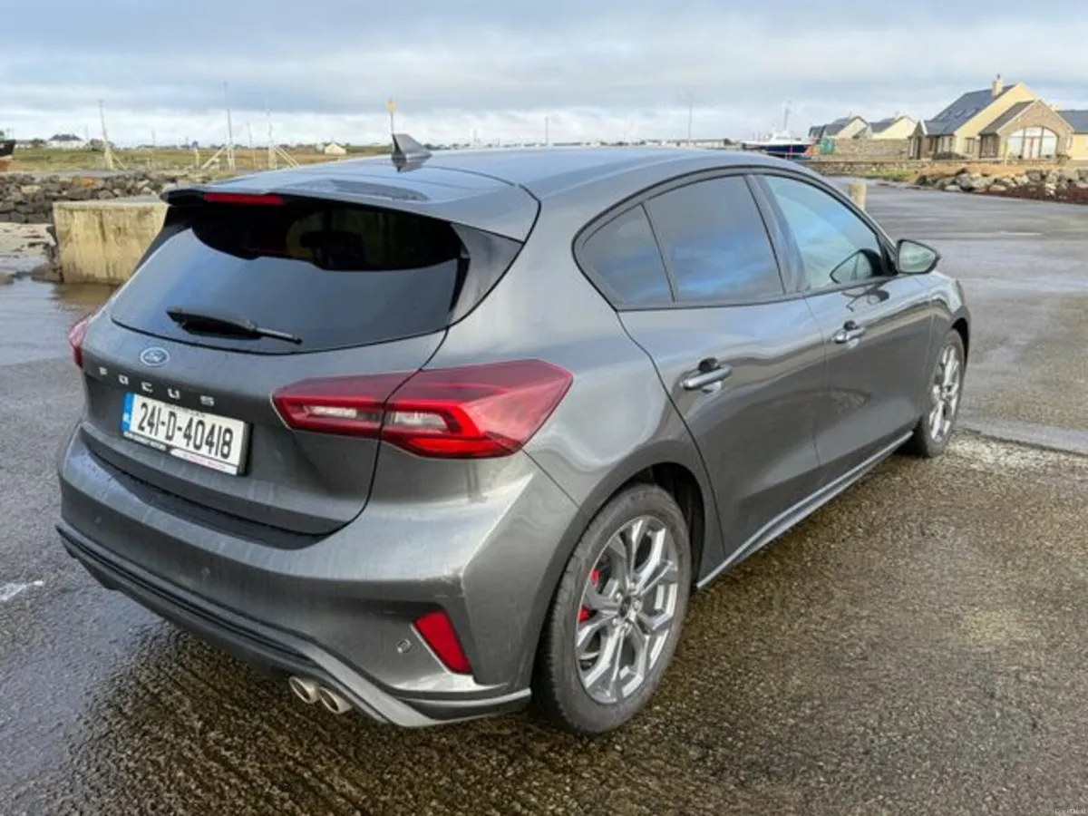 Ford Focus 1.0L ECO St-line 125PS MAN 4DR - Image 4