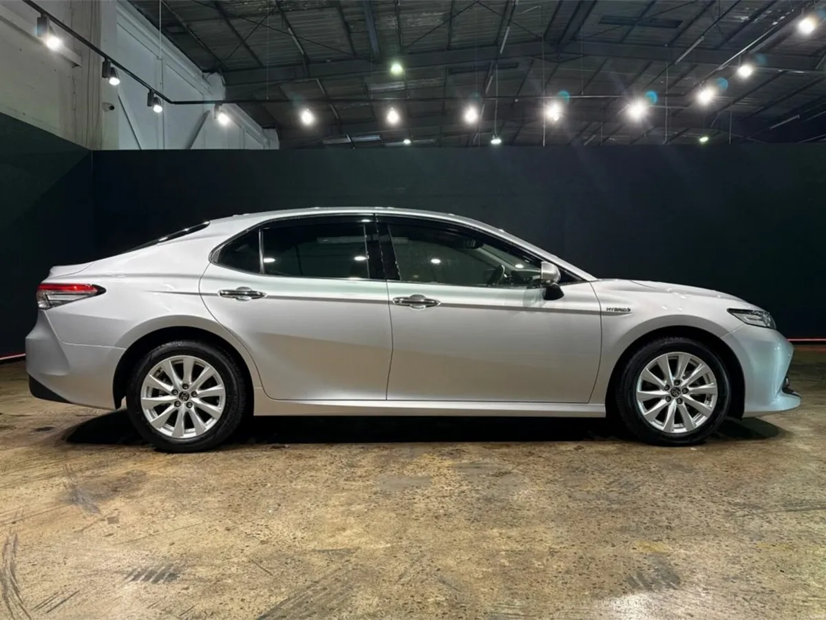 Toyota Camry G SPEC - HYBRID AUTOMATIC 2.5L - FACT - Image 3