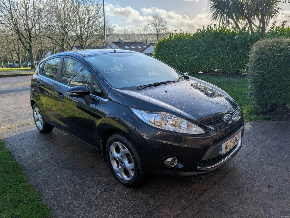 Ford Fiesta 2010 - Image 2