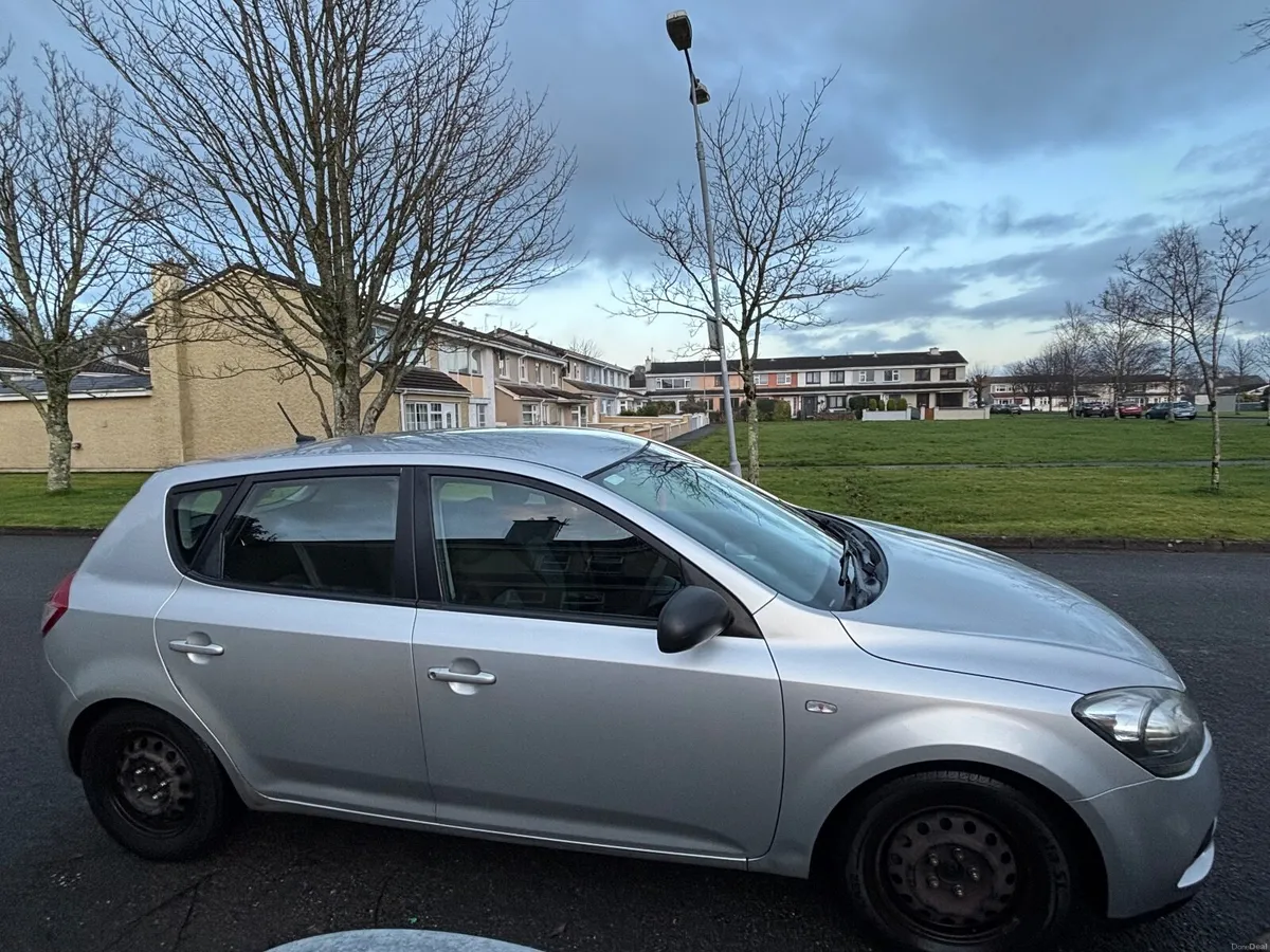 Kia Ceed 2011 - Image 1