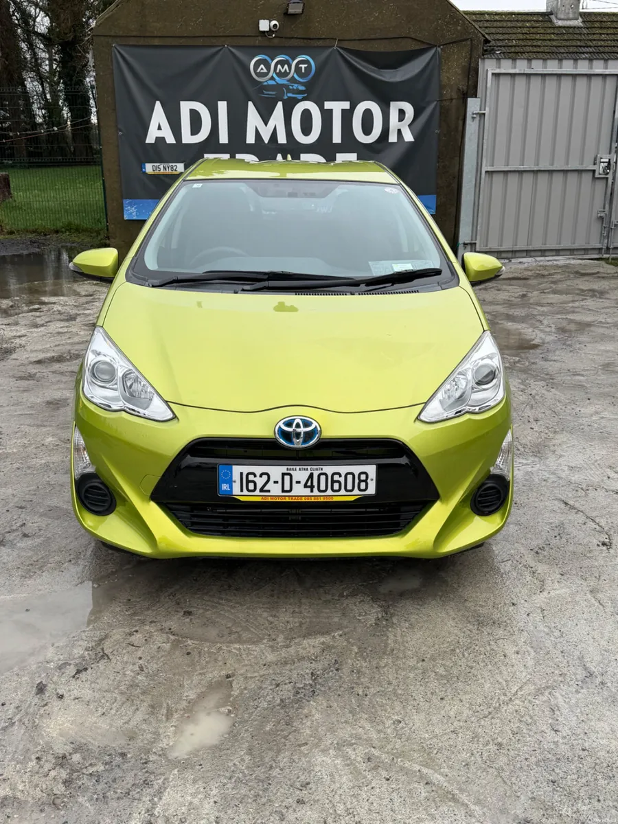 TOYOTA AQUA HYBRID - Image 2