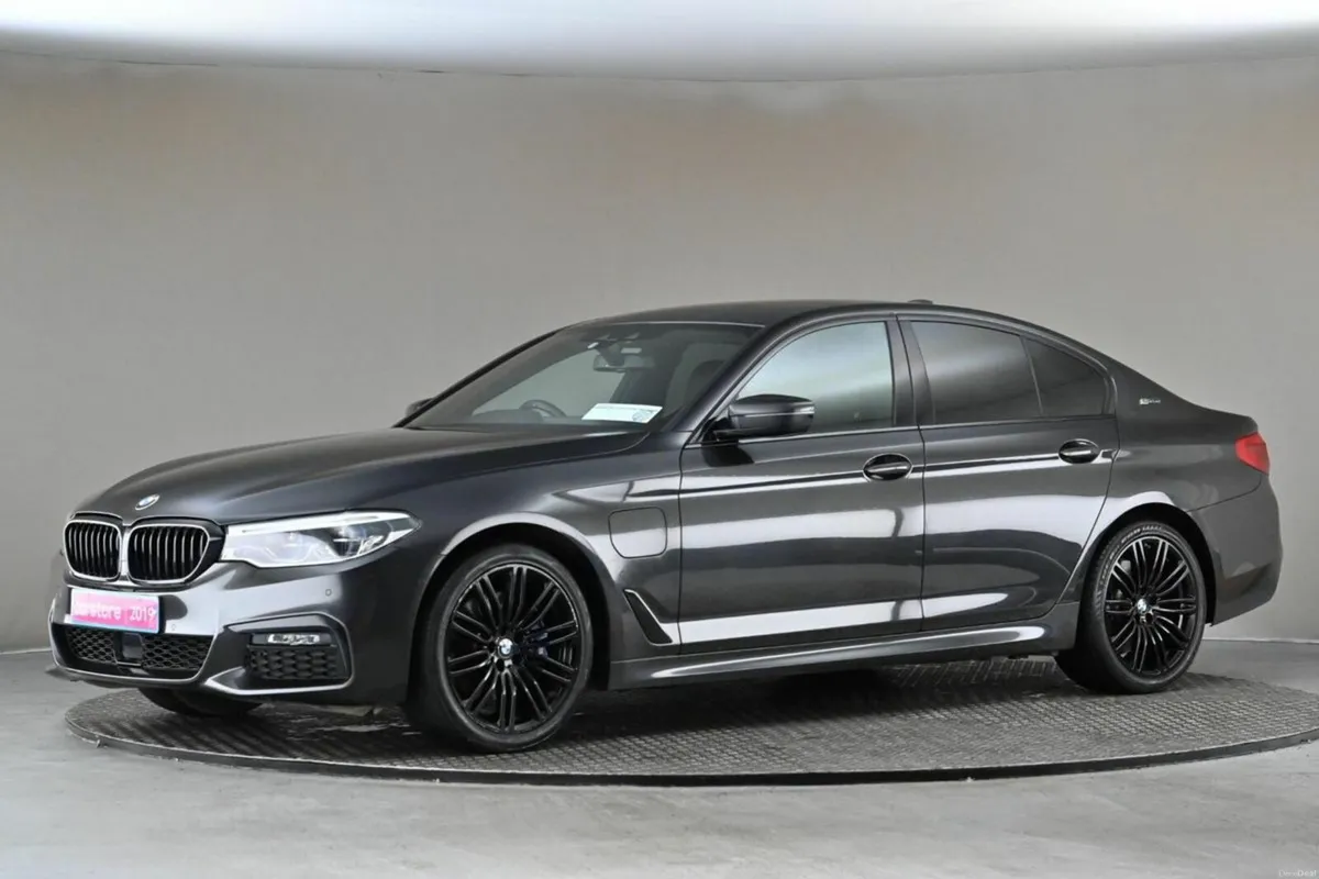 BMW 5-Series 530E G30 M SPORT **BLACK LEATHER**HUP - Image 4