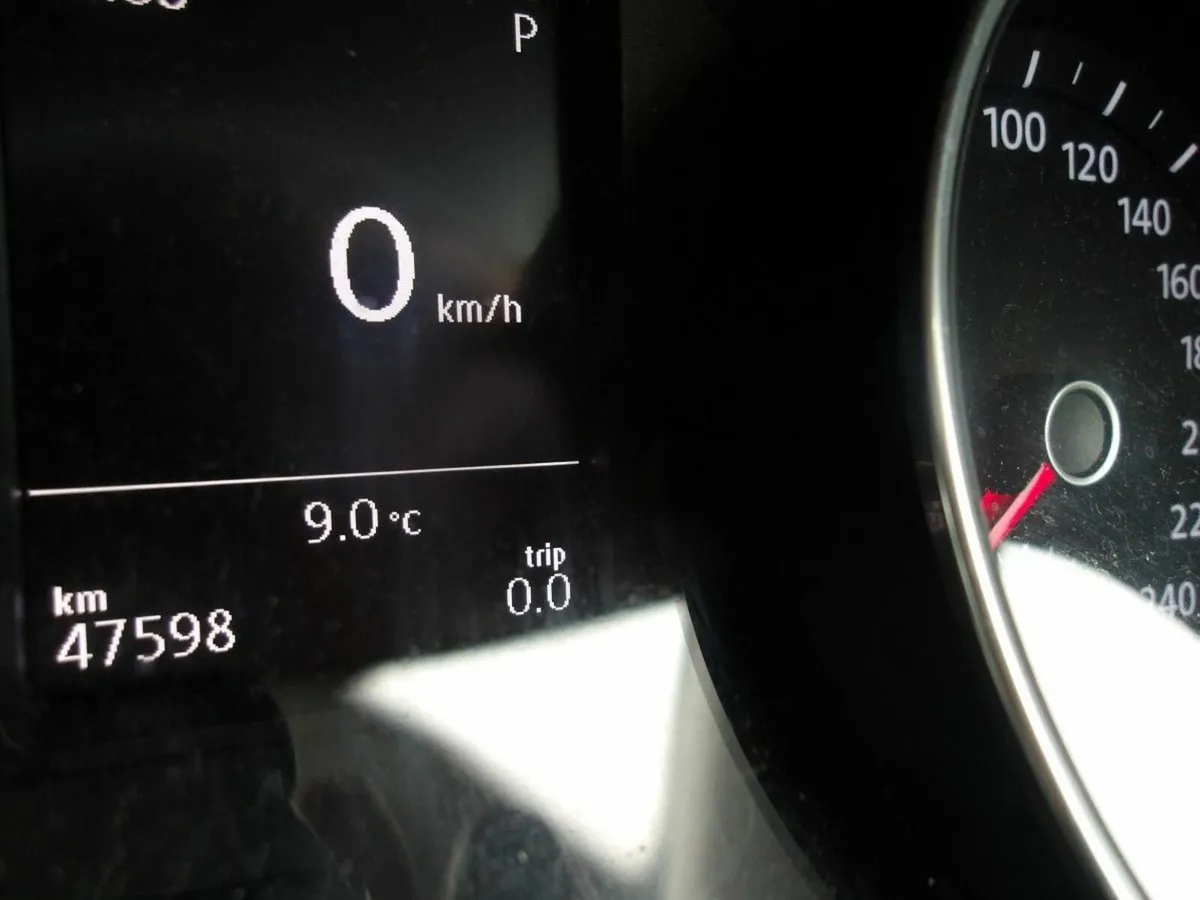 Volkswagen Polo 1.2 TSI 5DR 90HP Allstar DSG - Image 2