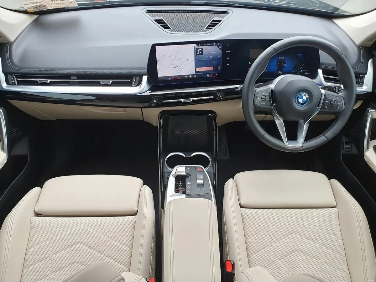 BMW iX1 eDrive20 xLine - Image 4
