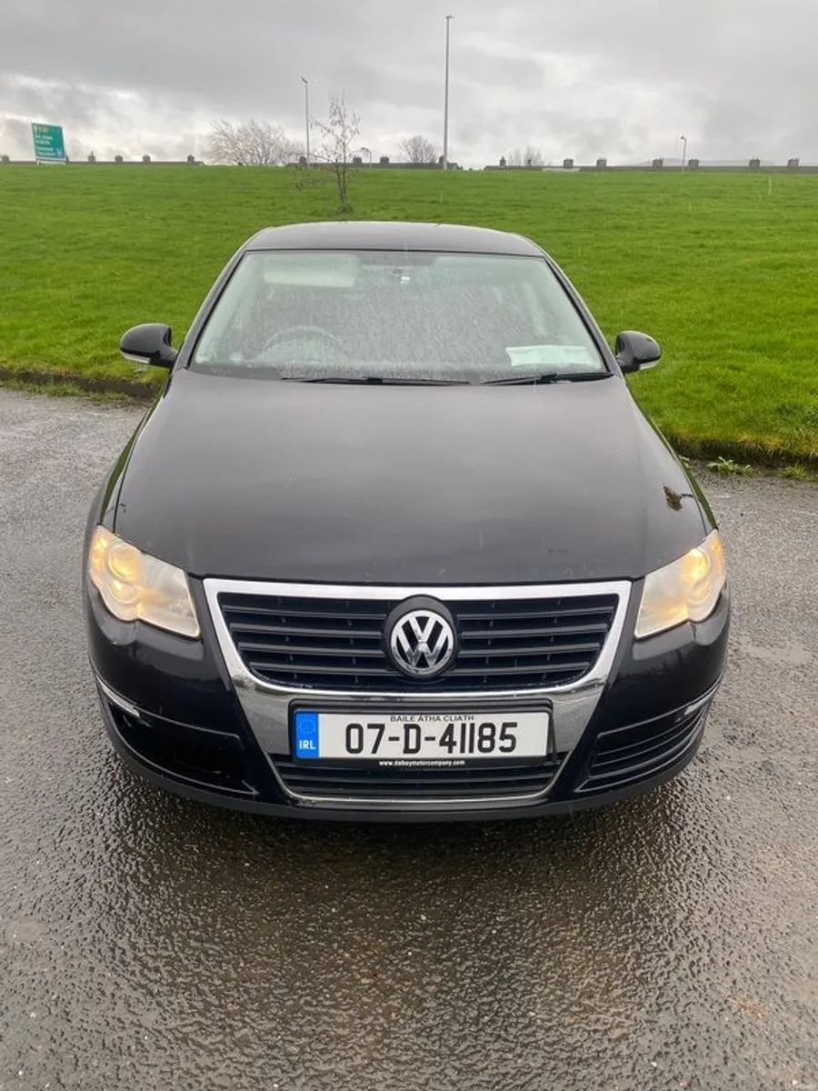 2007 Volkswagen Passat - Image 2