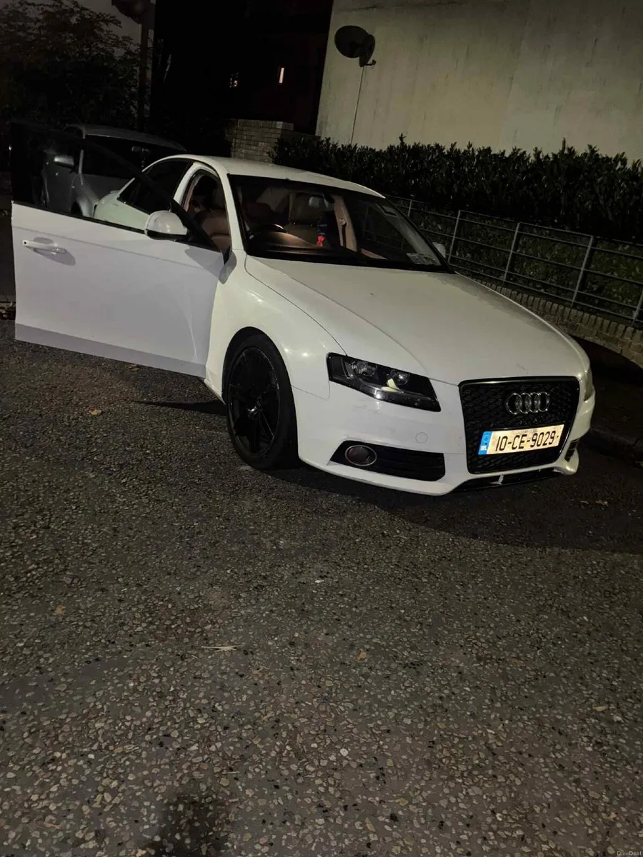 Audi A4 2010 - Image 1