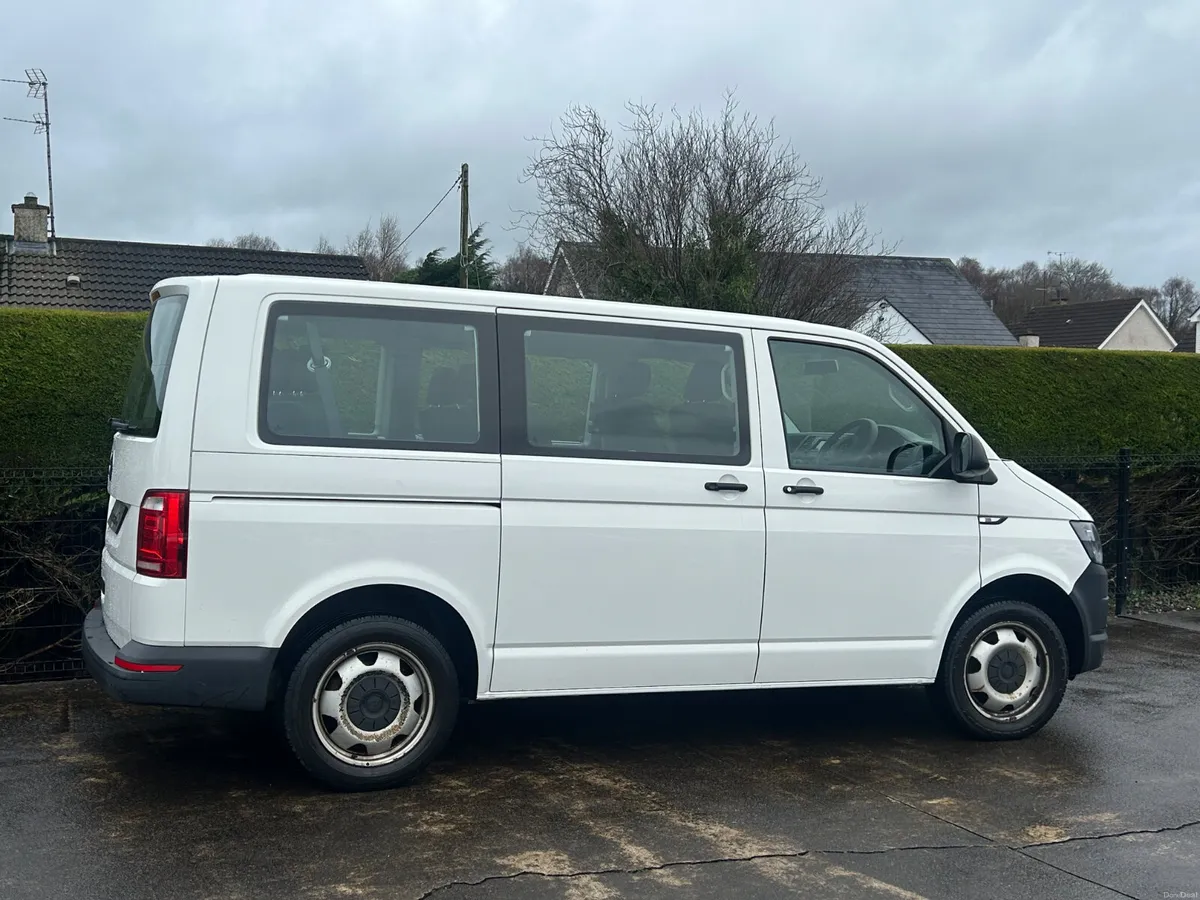 19Volkswagen Transporter Shuttle  8 seater €26250 - Image 4