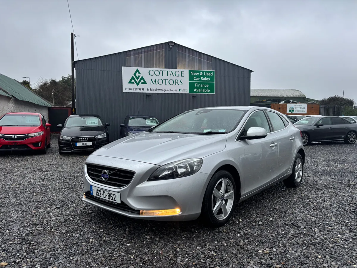Volvo V40 - Image 1