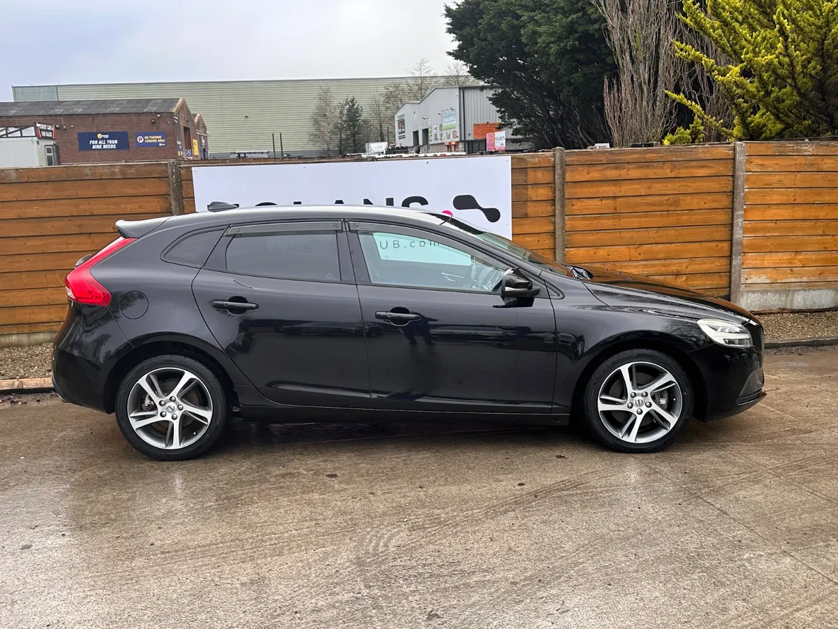Volvo V40 D4 2.0 DIESEL AUTO - Image 2
