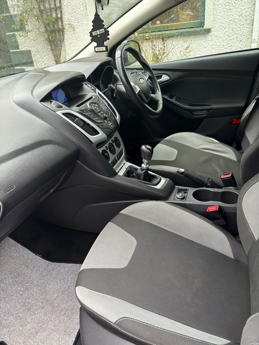 FORD FOCUS 1.6 TDCI ZETEC 113BHP 5DR - Image 4