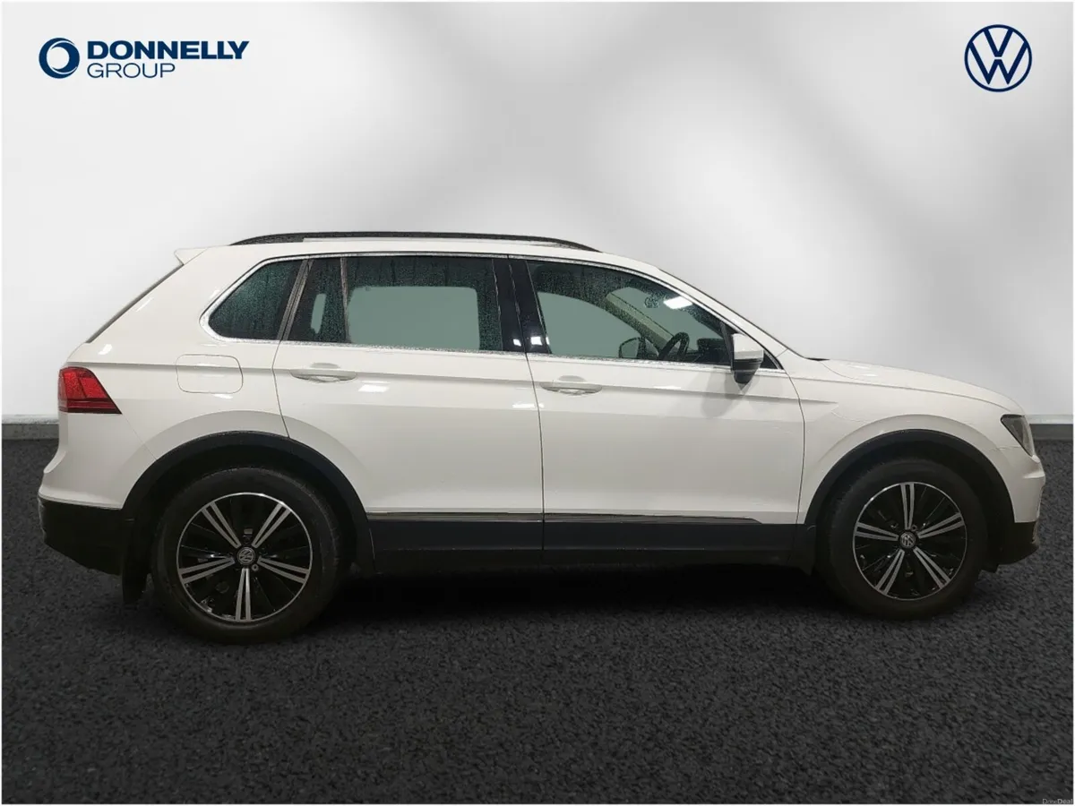 Volkswagen Tiguan Diesel Estate SE Nav - Image 4