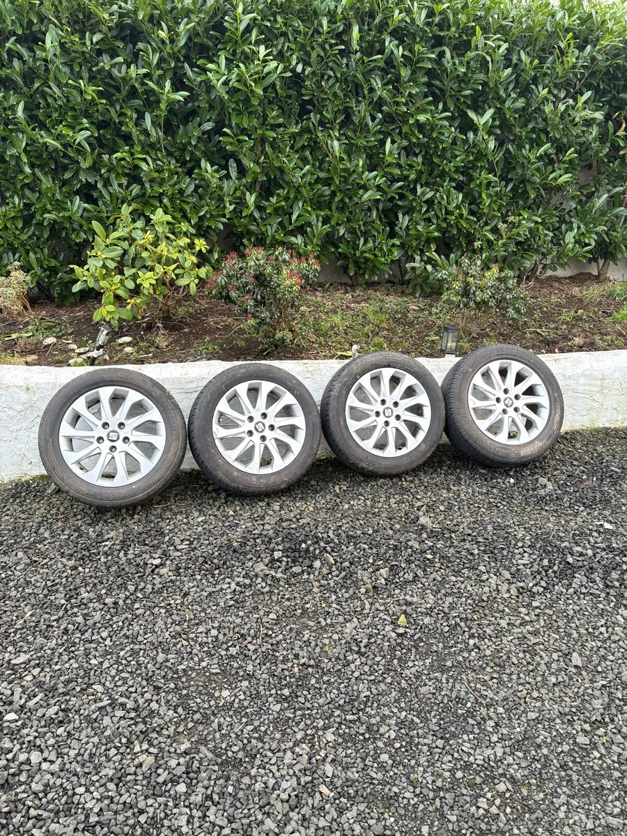 Car alloys with tyres - Image 1