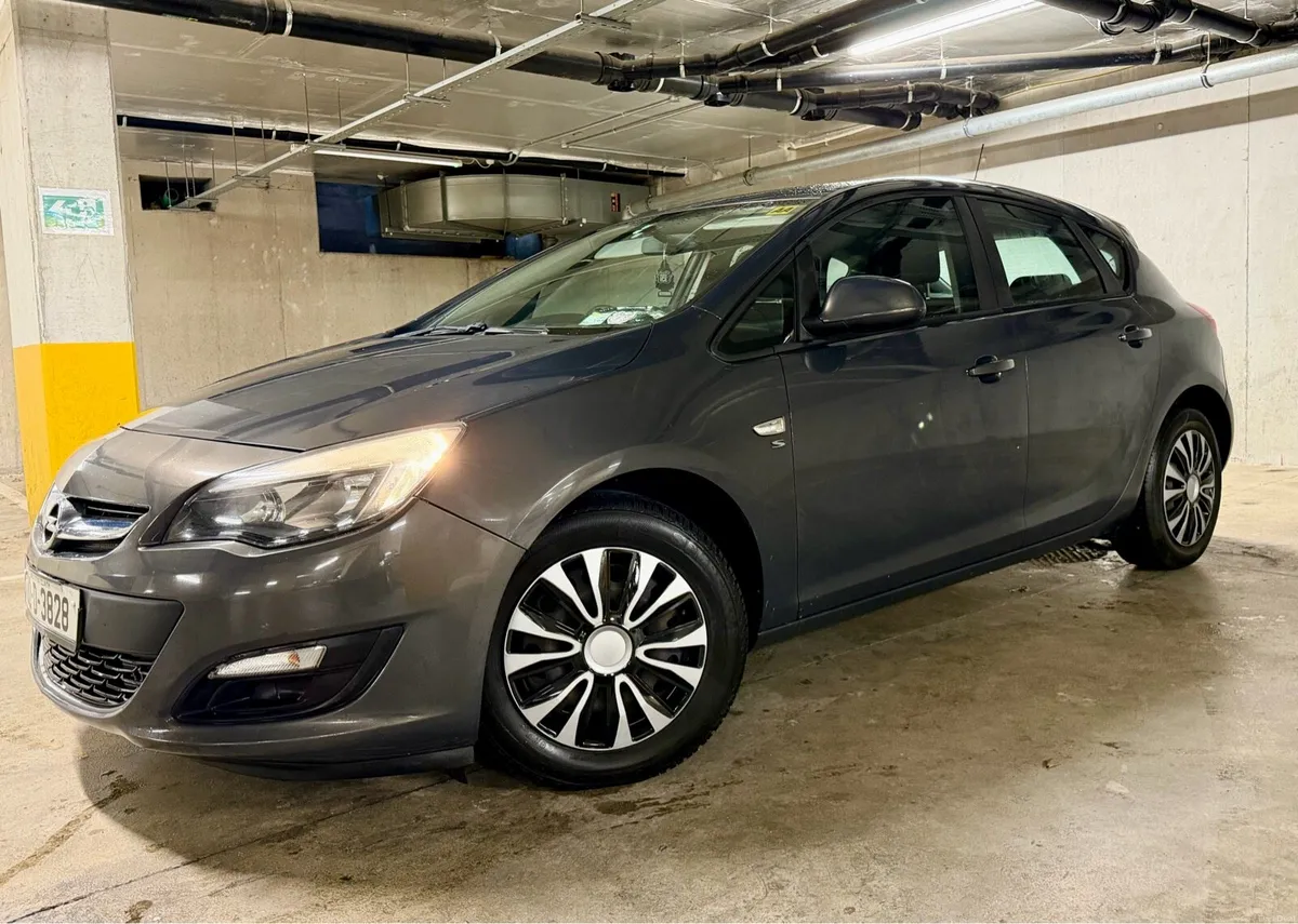 Opel Astra S ( 5 Door ) - NEW NCT & TAX ✅ - Image 2