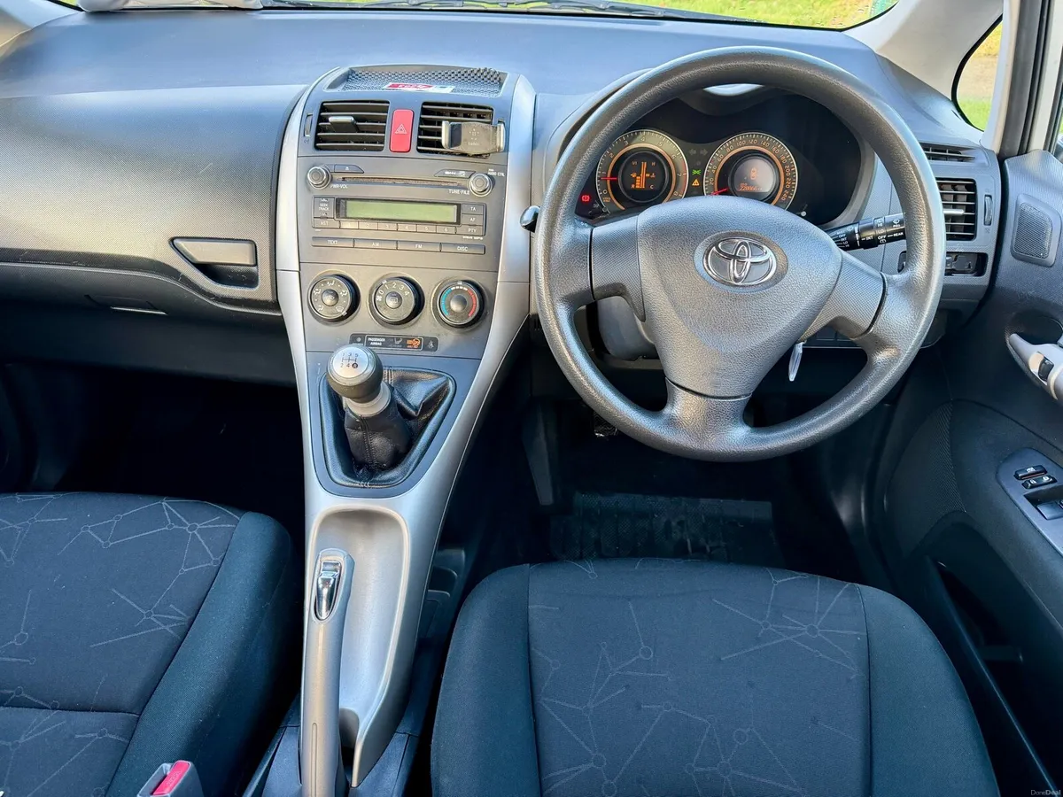 Toyota Auris 1.4 Petrol - Image 4