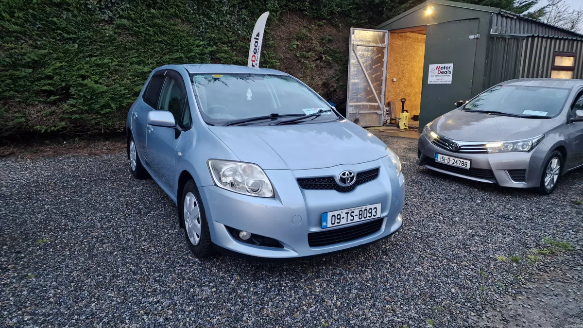 Toyota Auris 2009 - Image 2