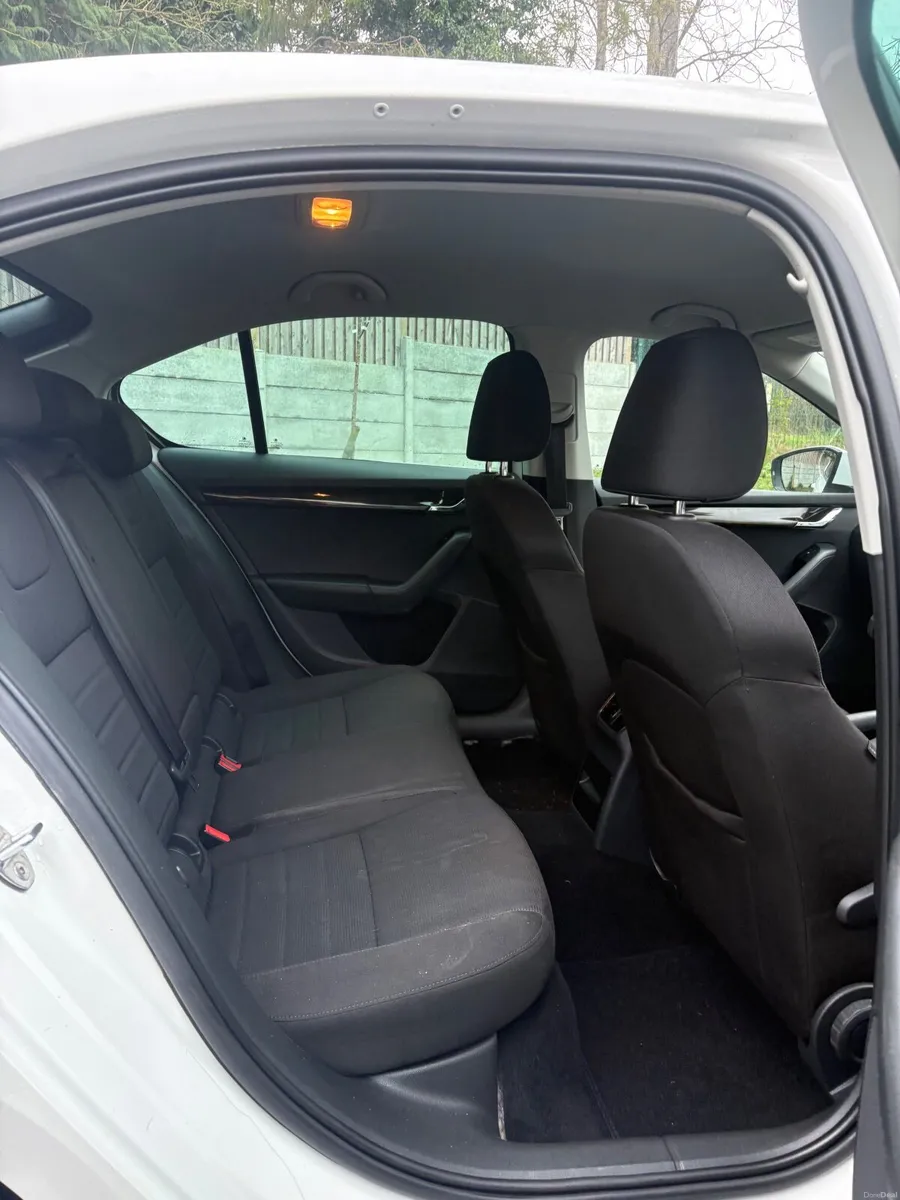 Skoda Octavia 2015 - Image 2