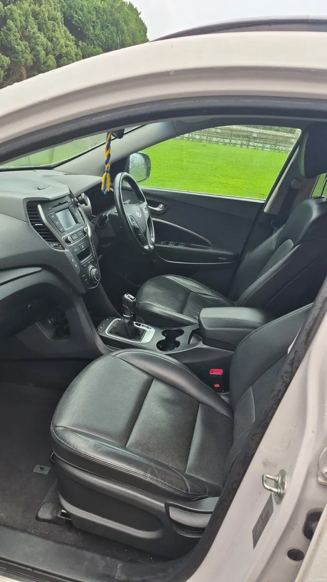 Hyundai Santa Fe 2.2 Executive 4WD 7 seater - Image 3