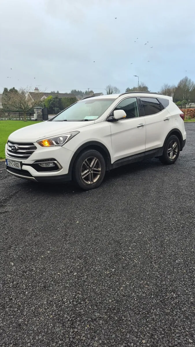 Hyundai Santa Fe 2.2 Executive 4WD 7 seater - Image 1