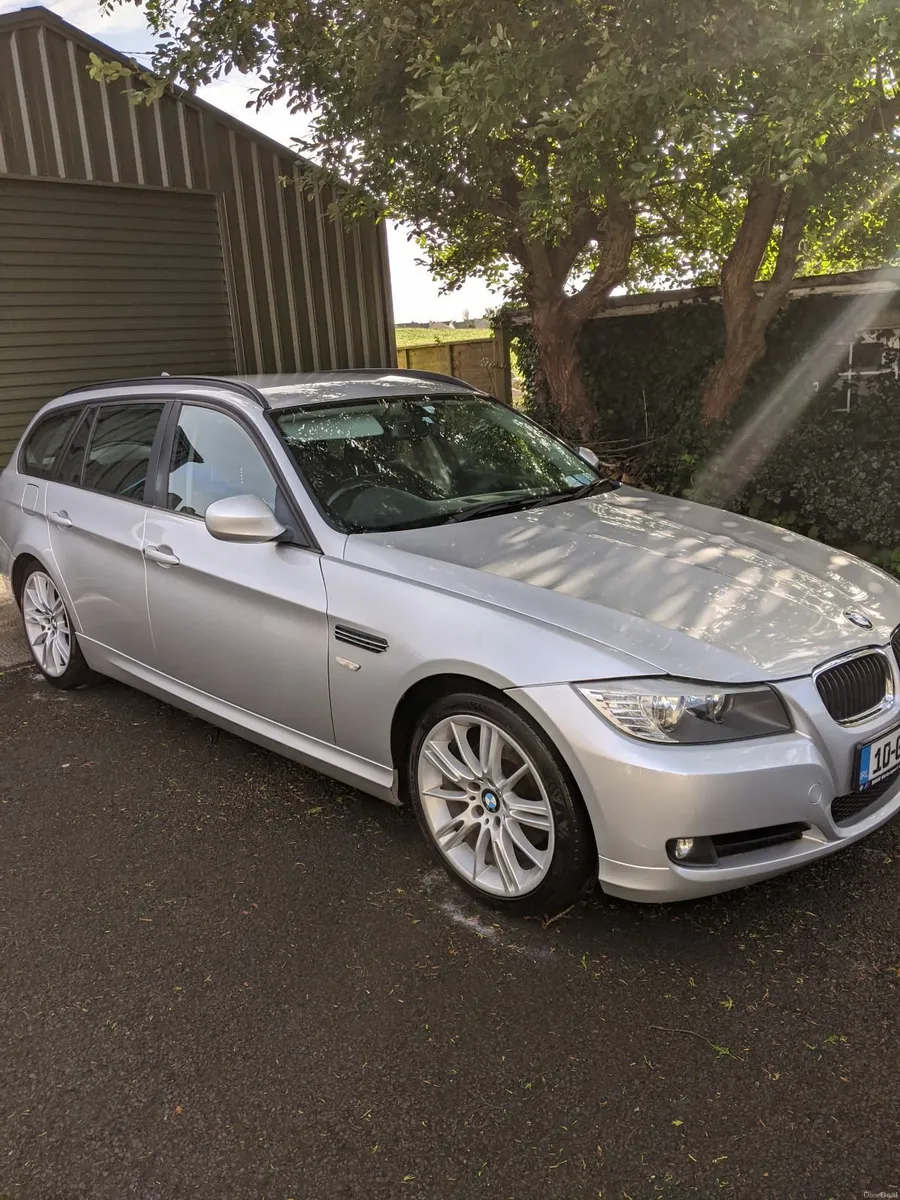 BMW 318d Touring 2010 - Image 1
