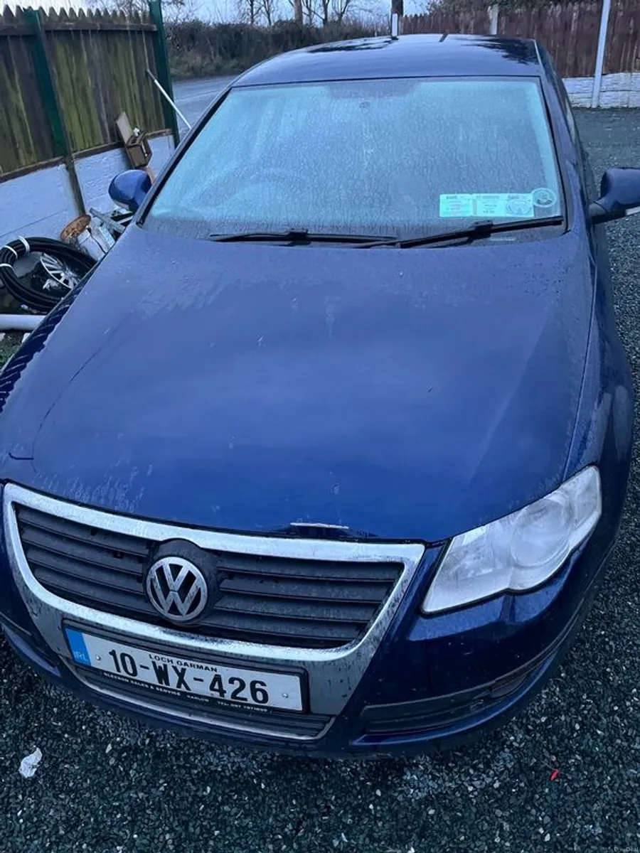 2010 Volkswagen Passat - Image 2