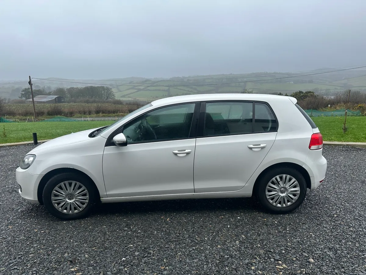 Volkswagen Golf 2009 - Image 2