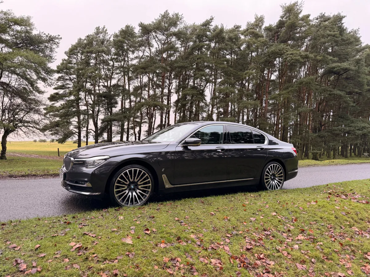 BMW 7-Series 2019 740e Exclusive - Image 3