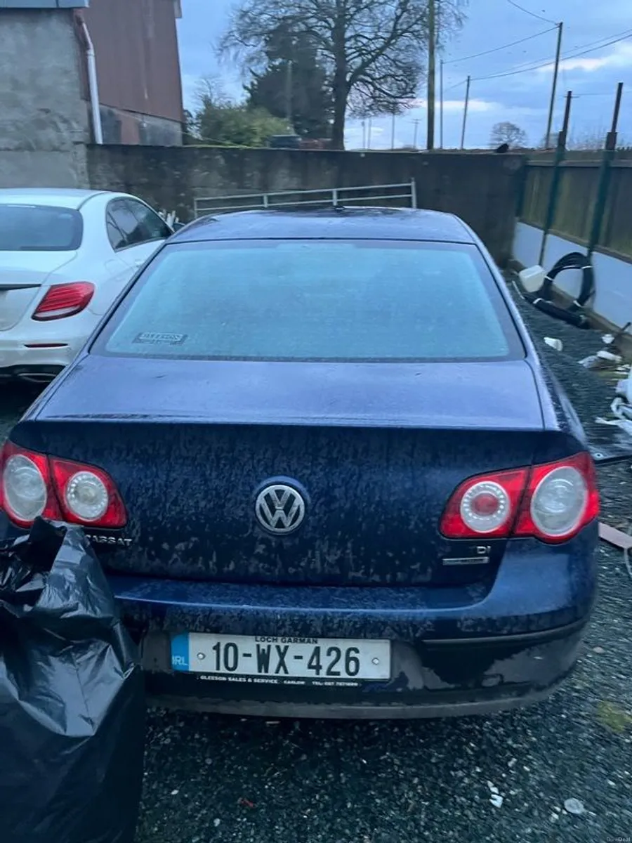 2010 Volkswagen Passat - Image 4