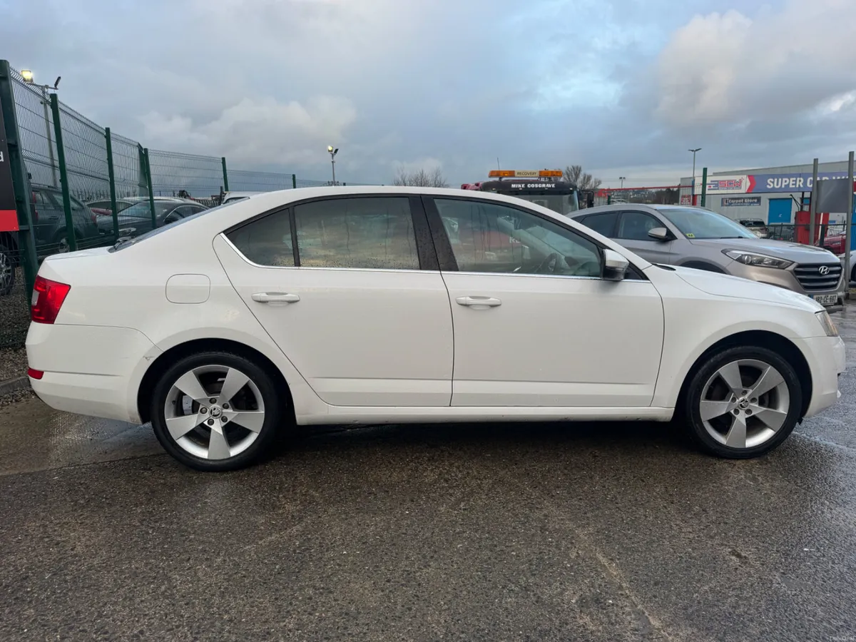 Skoda Octavia 2015 Automatic - Image 3