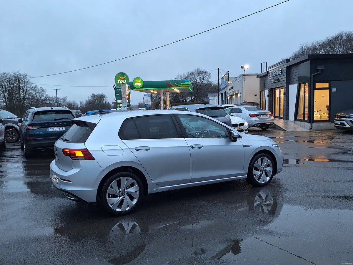 Volkswagen Golf 2.0 TDI Style *High Spec/Reverse C - Image 3