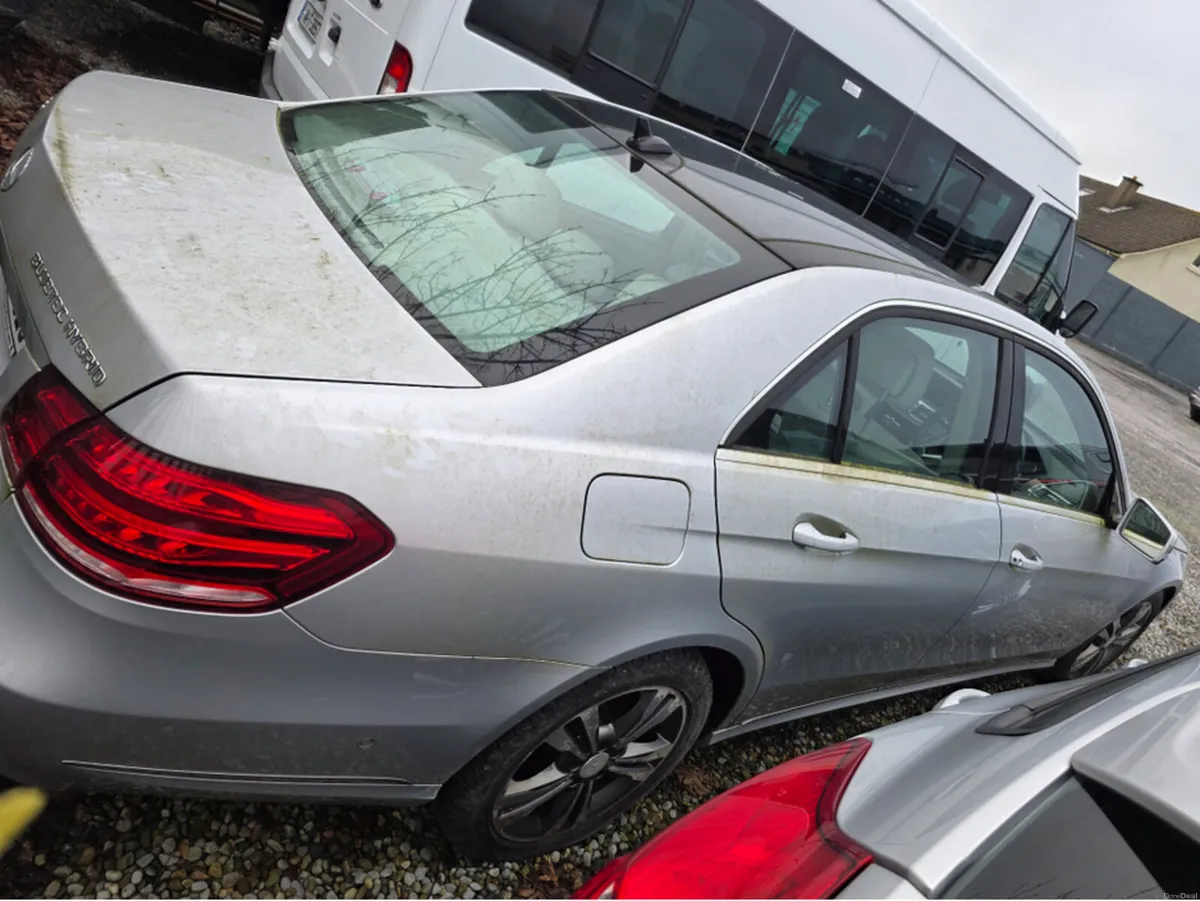 Mercedes-Benz E-Class E300 Bluetec Hybrid SE 4DR A - Image 3